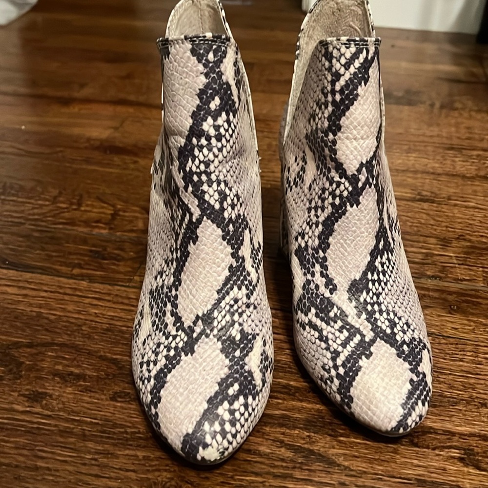 Steven Madden snake skin booties women’s size 6.5